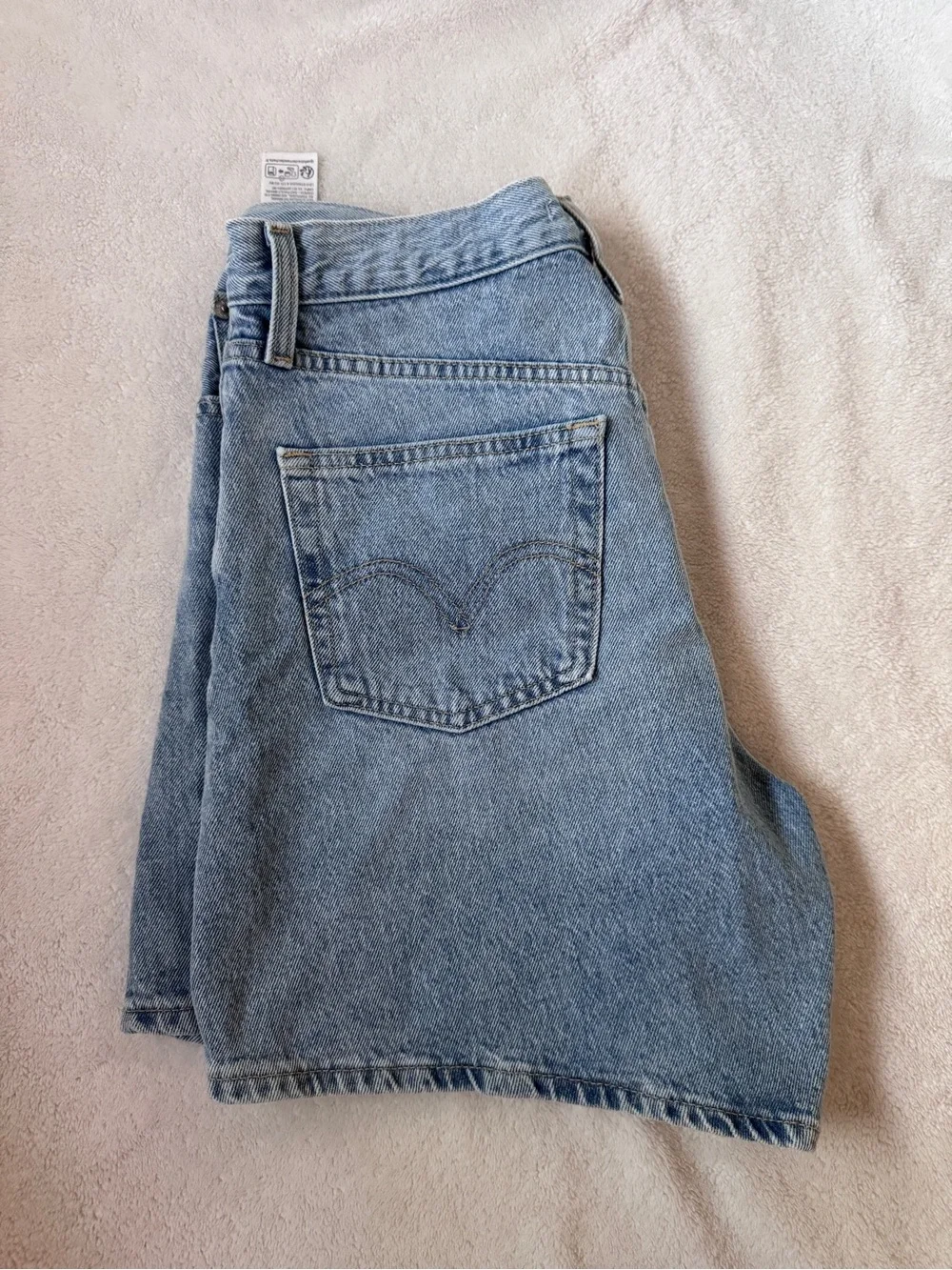 Levi’s high rise baggy women’s shorts